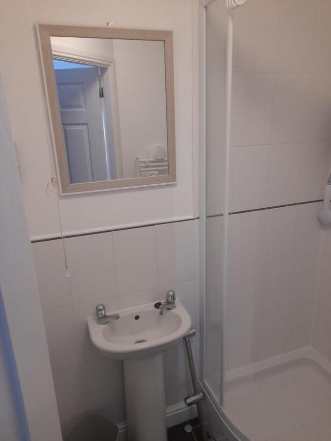 Penthouse Apartment Free Wi-Fi & Parking Occasional Bed Available 솔리헐 외부 사진